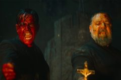 popes-exorcist-movie-screenshot-00042